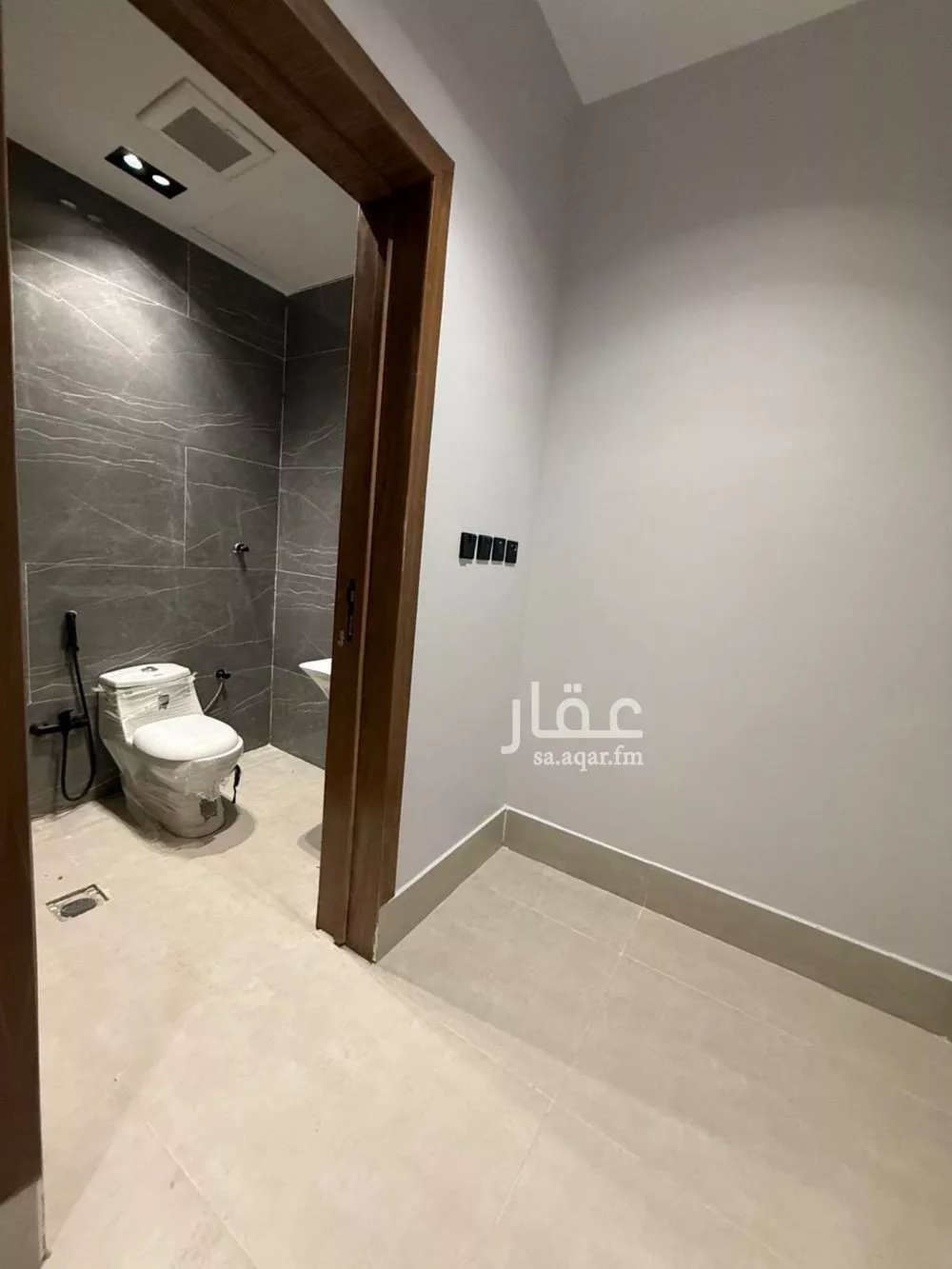 شقة 7 غرف في عكاظ 19