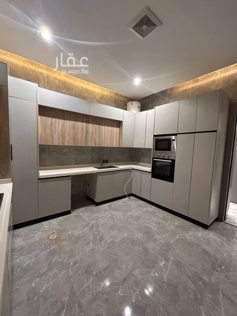 3 bedroom floor in Okaz 12