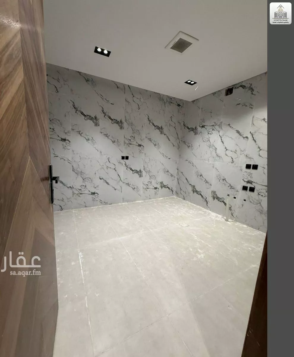 فيلا 7 غرف في عكاظ 12