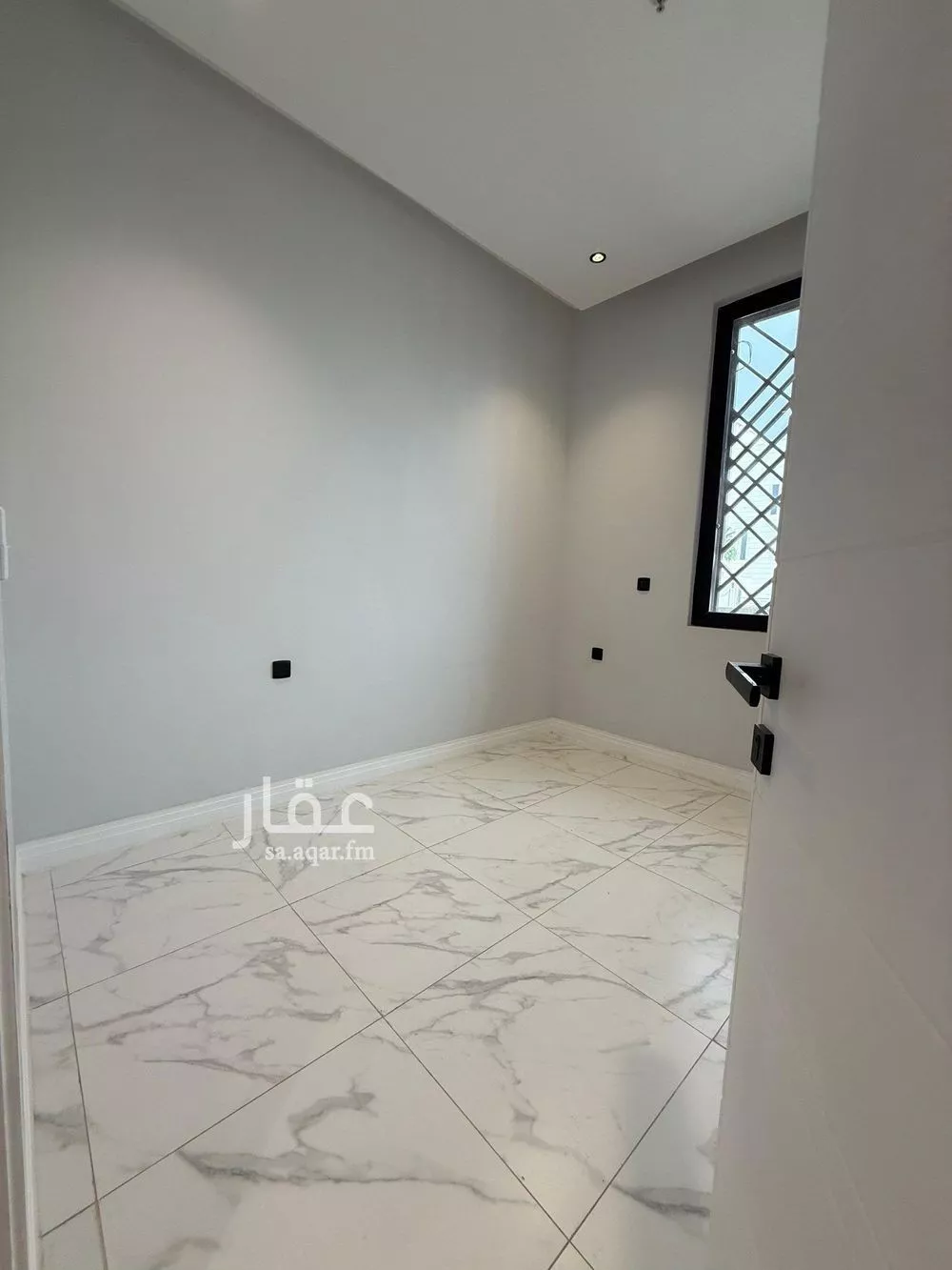 شقة 3 غرف في الملقا 15