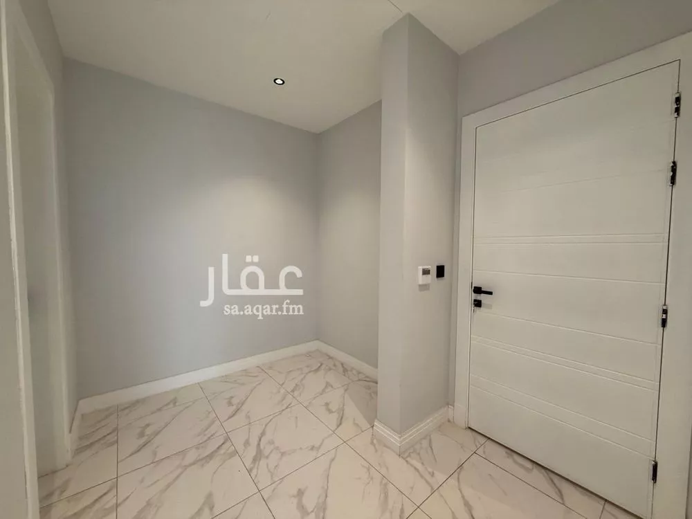 شقة 3 غرف في الملقا 8