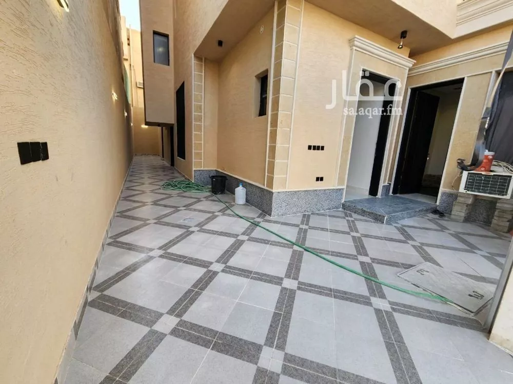 فيلا 5 غرف في العريجاء الغربية 2