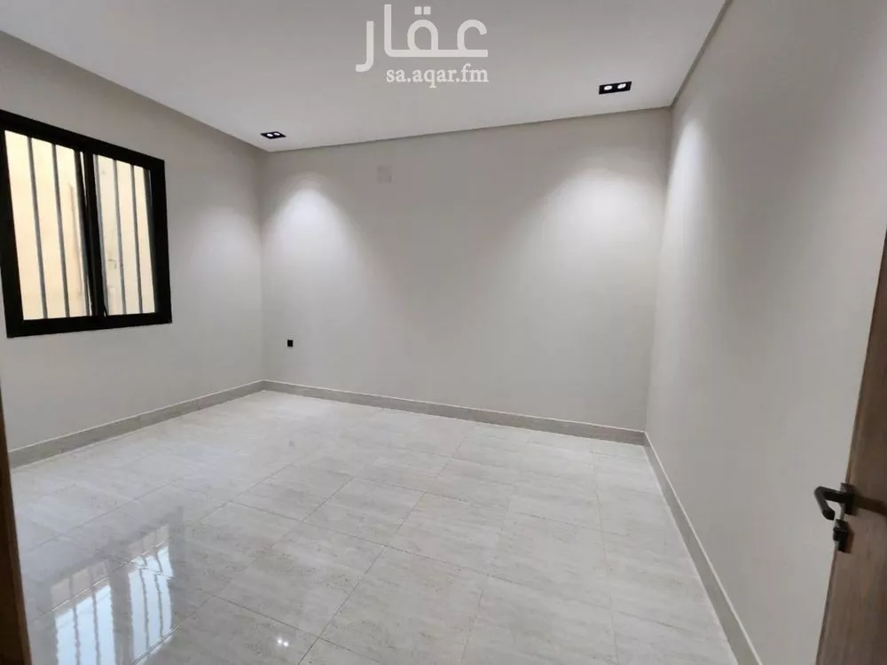 فيلا 5 غرف في العريجاء الغربية 18