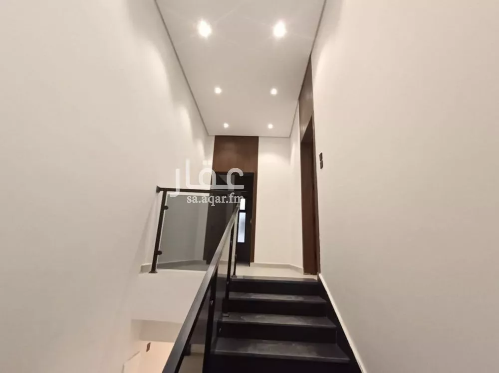 4 bedroom floor in Badr 11