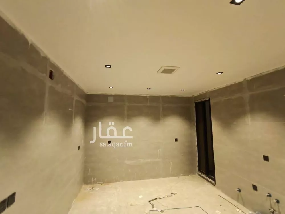 4 bedroom floor in Okaz 2