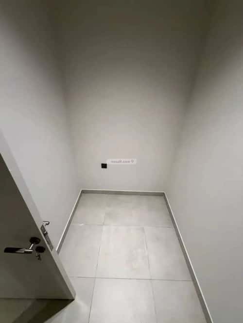 شقة 4 غرف في العارض 4