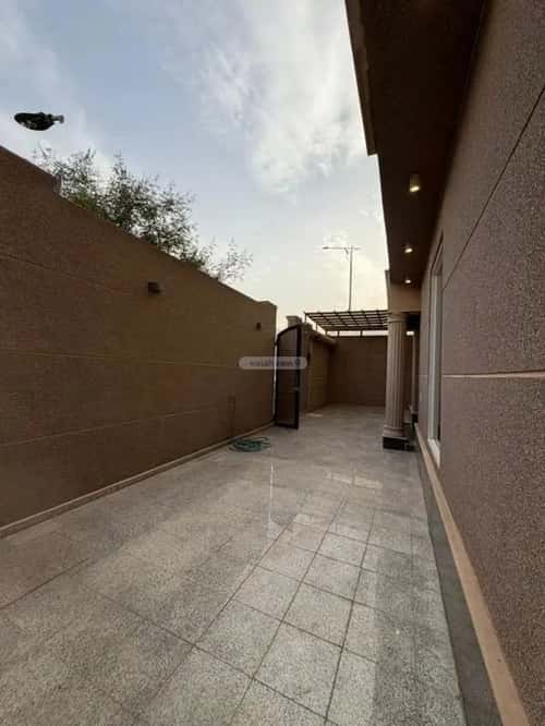 فيلا 4 غرف في العارض 3