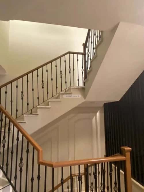 5 bedroom villa in Irqah 3