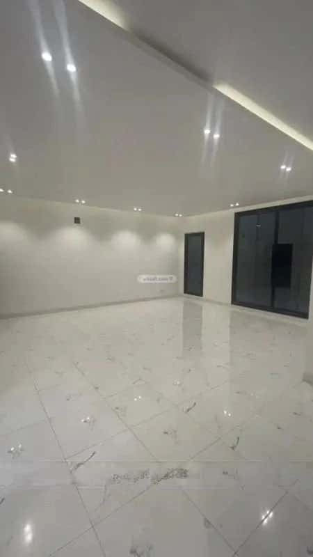 فيلا 7 غرف في العارض 3