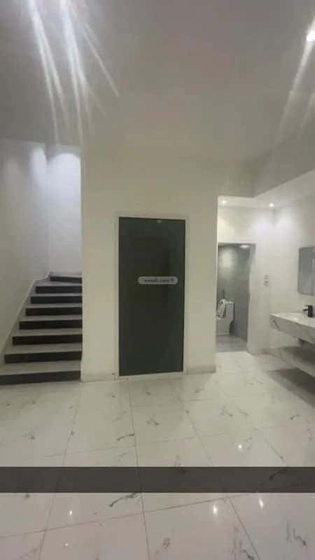 فيلا 7 غرف في العارض 10