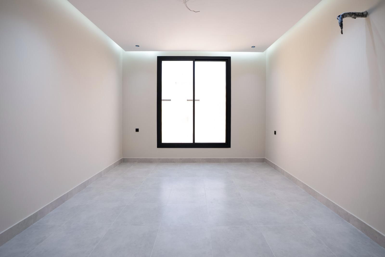 شقة 4 غرف في الروضة 3