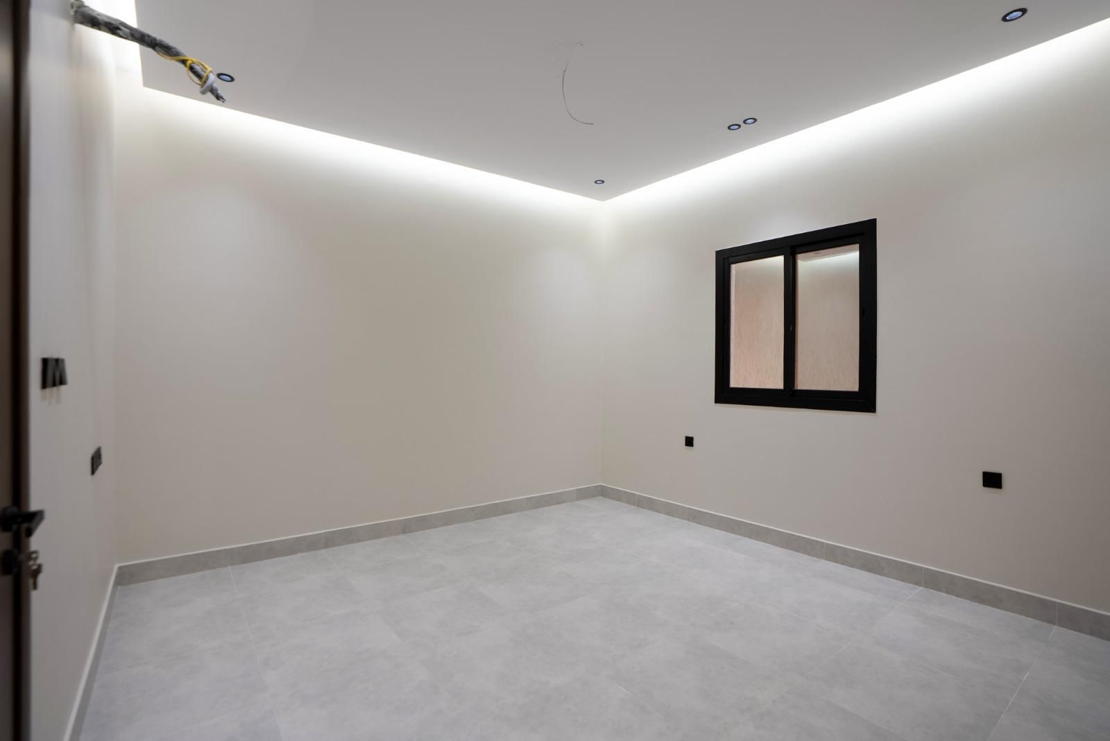 شقة 4 غرف في الروضة 10