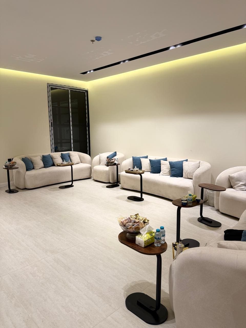 شقة 3 غرف في السعادة 4