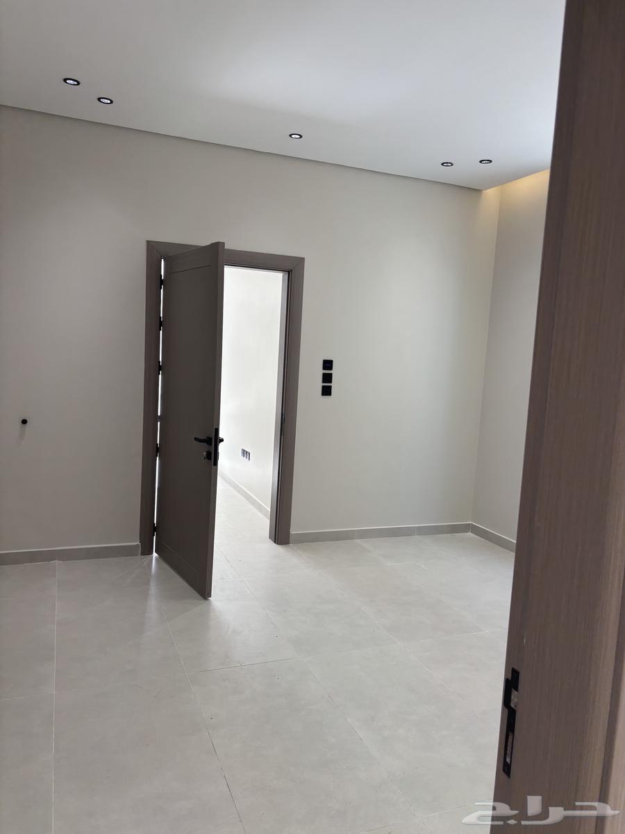 فيلا 6 غرف في ضاحية الملك فهد 11