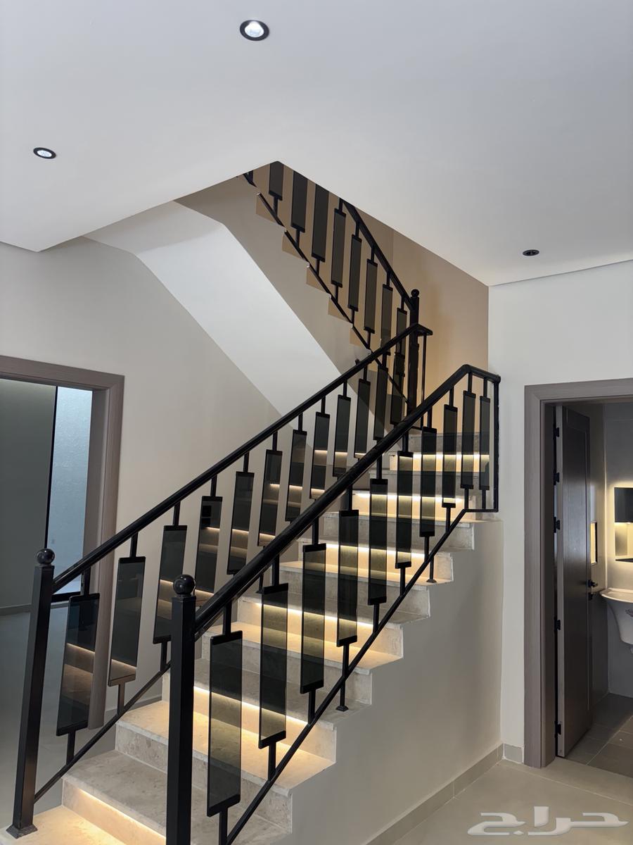 فيلا 6 غرف في ضاحية الملك فهد 7