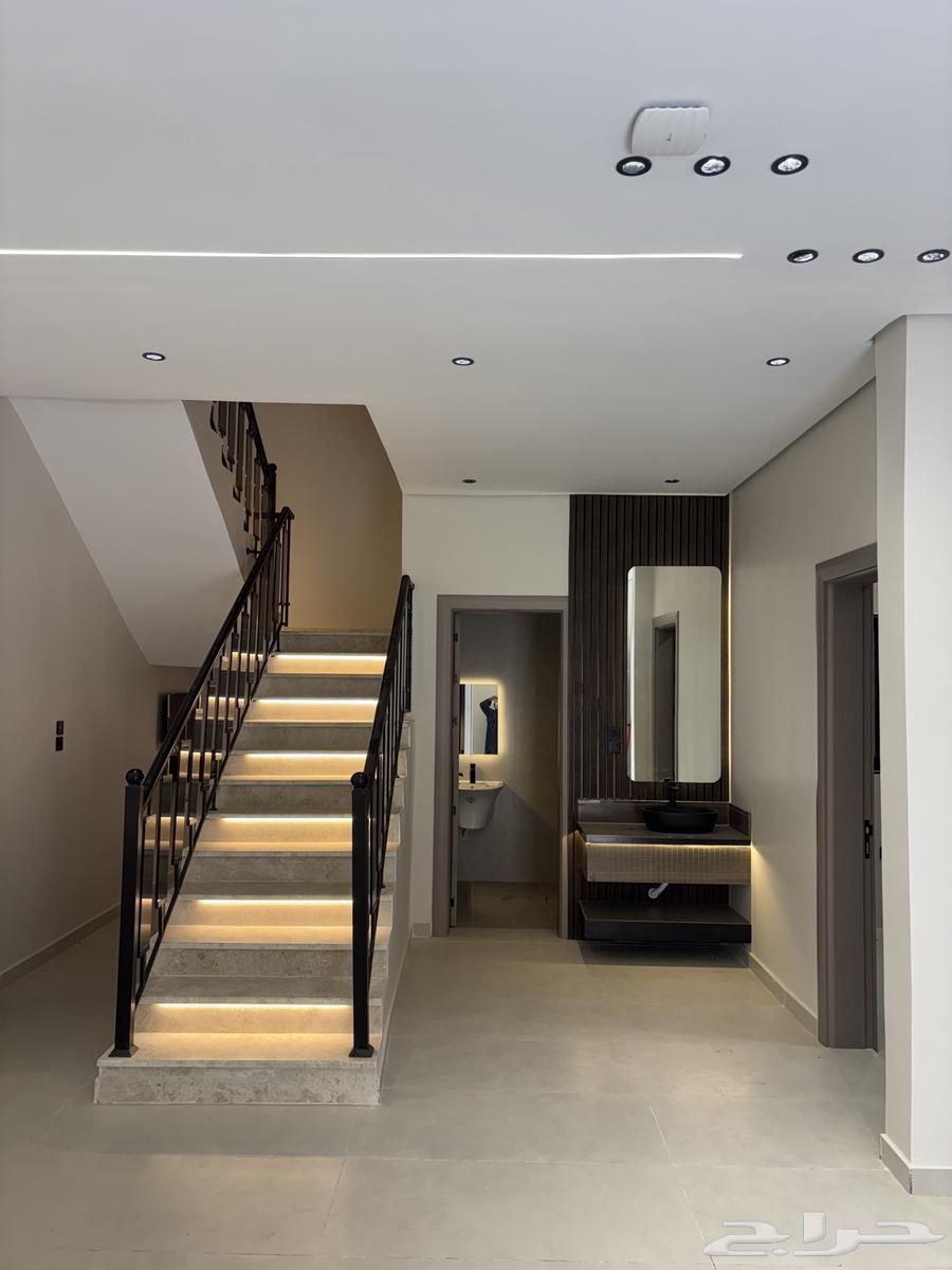 فيلا 6 غرف في ضاحية الملك فهد 10