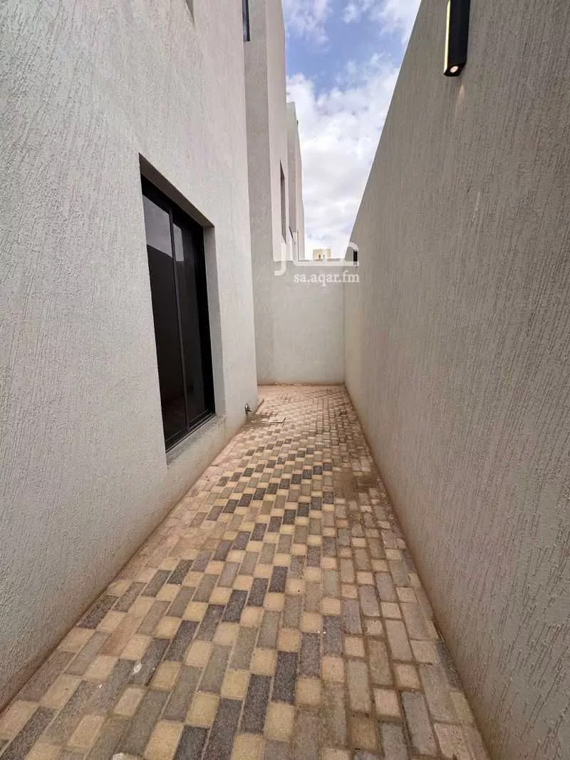 شقة 5 غرف في الرمال 20