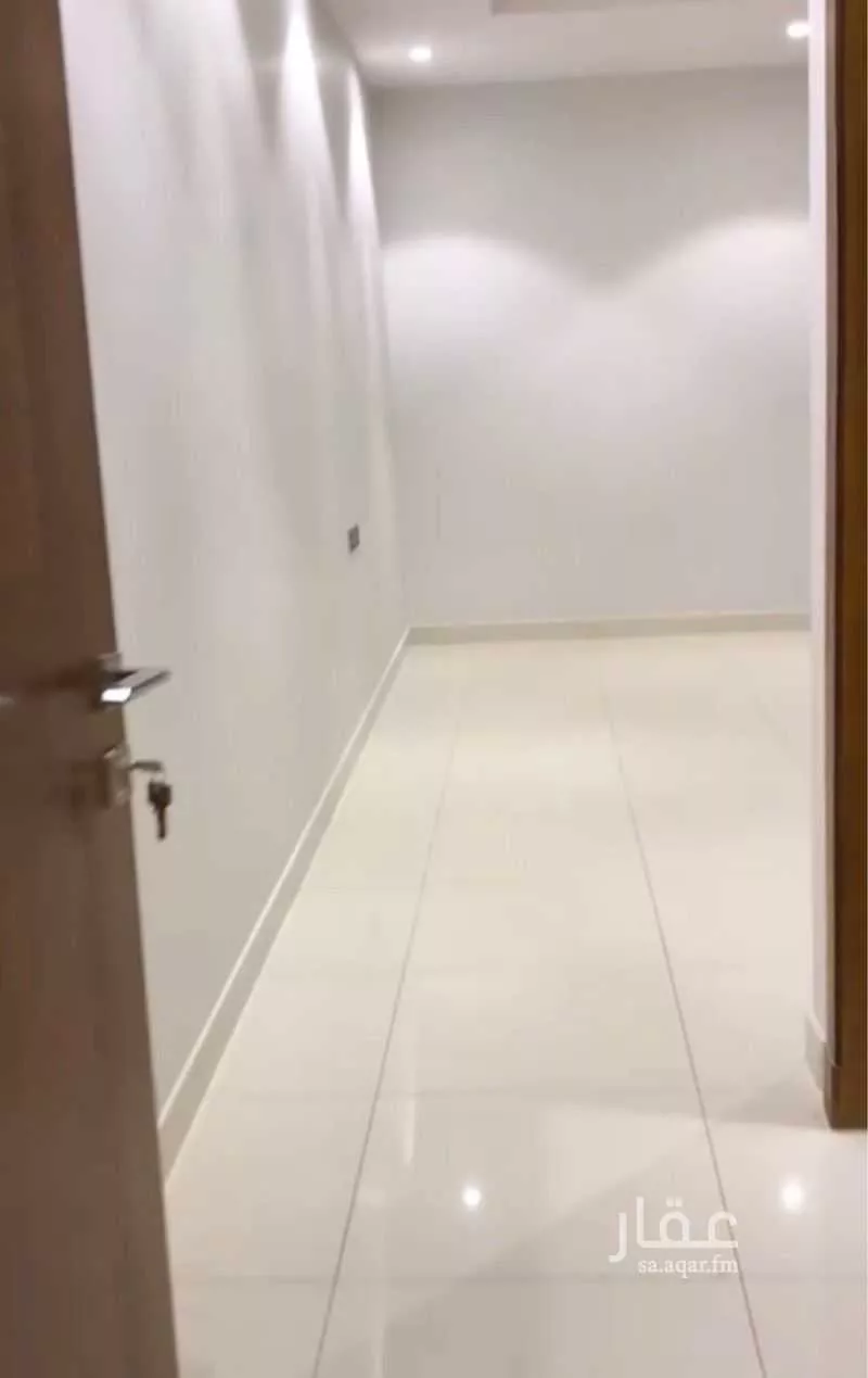 شقة 5 غرف في الملقا 4