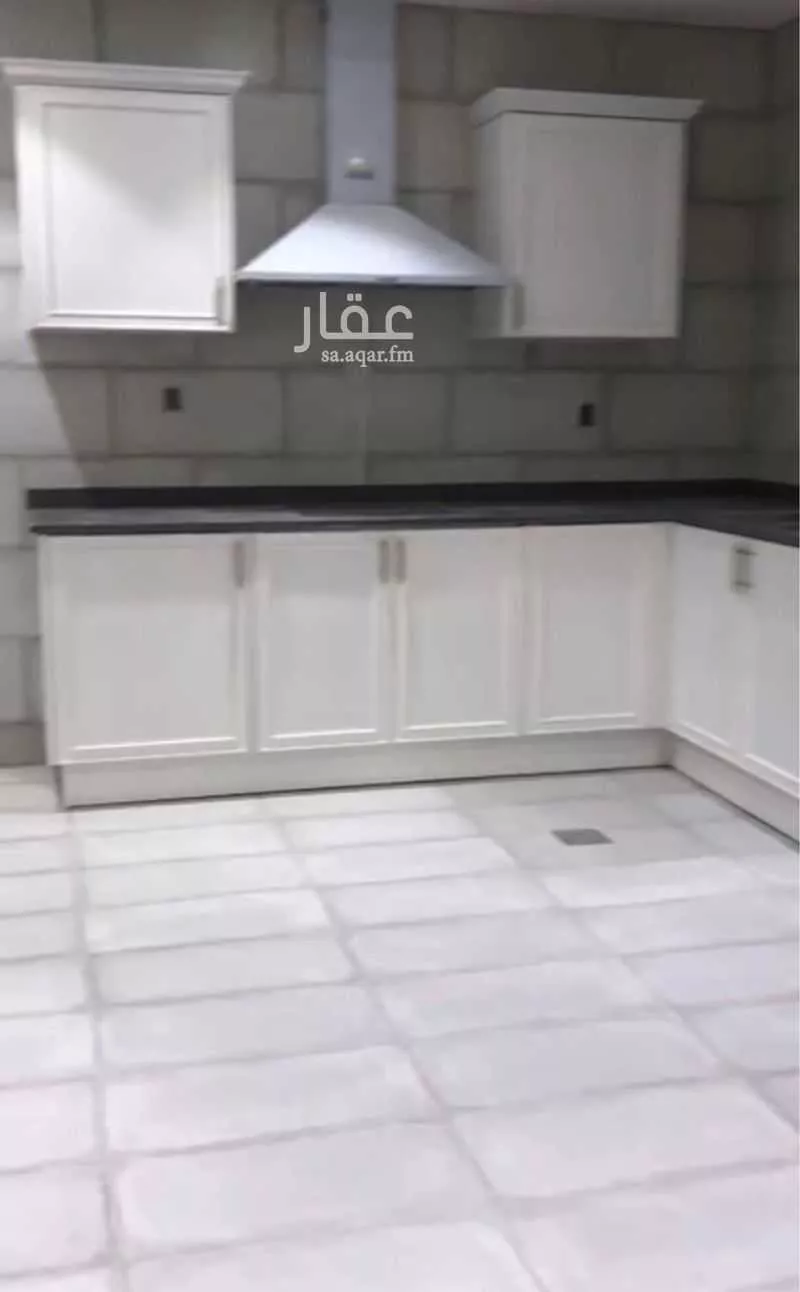 شقة 5 غرف في الملقا 6