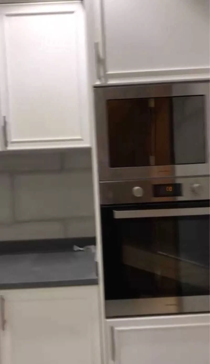 شقة 5 غرف في الملقا 10