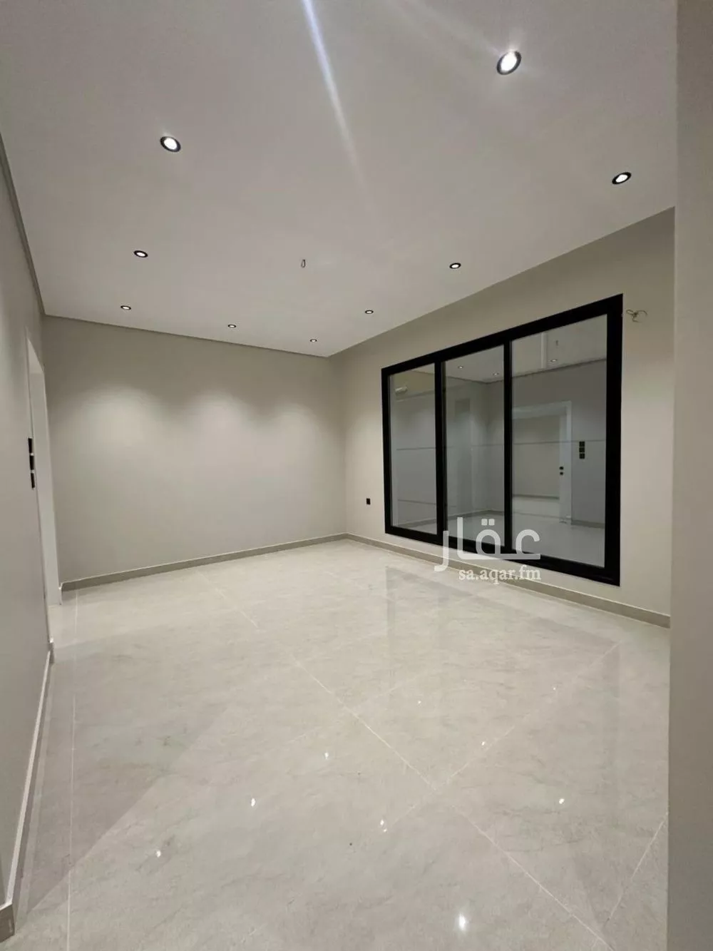 فيلا 8 غرف في طيبة 4