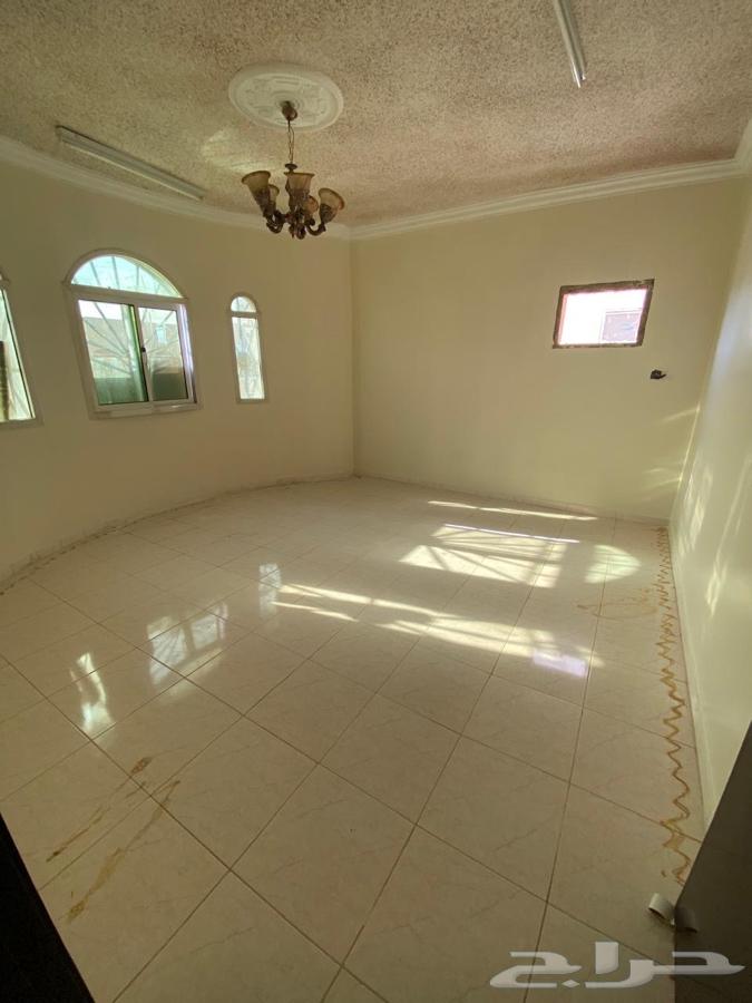 شقة 5 غرف في الرمال 6