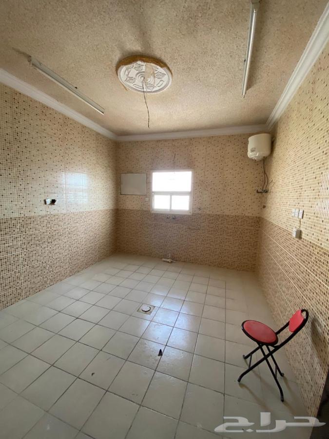 شقة 5 غرف في الرمال 7