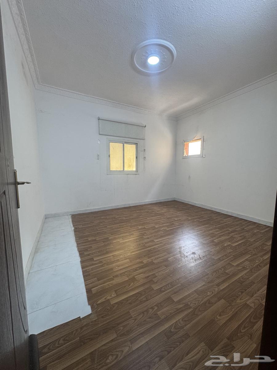 شقة  في البيان 4