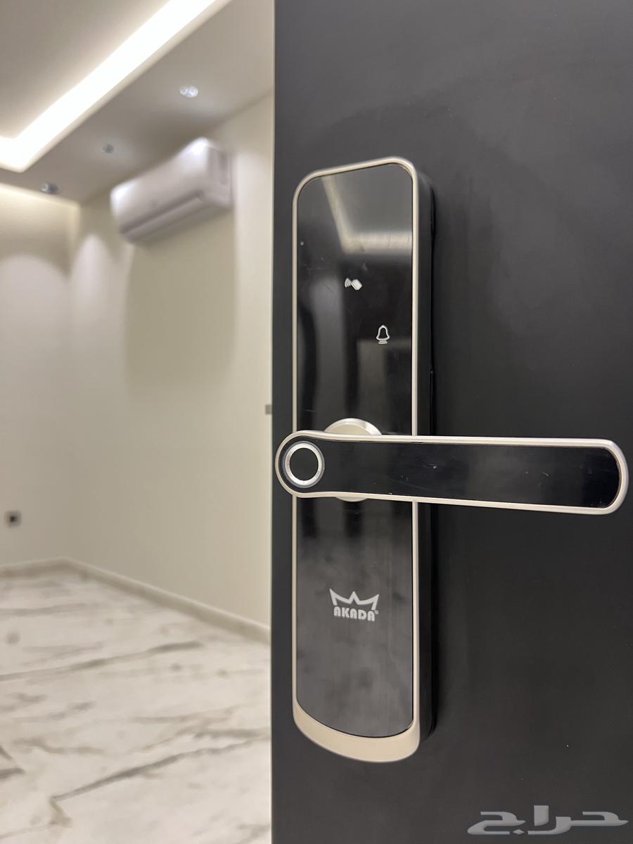 شقة 4 غرف في العارض 12