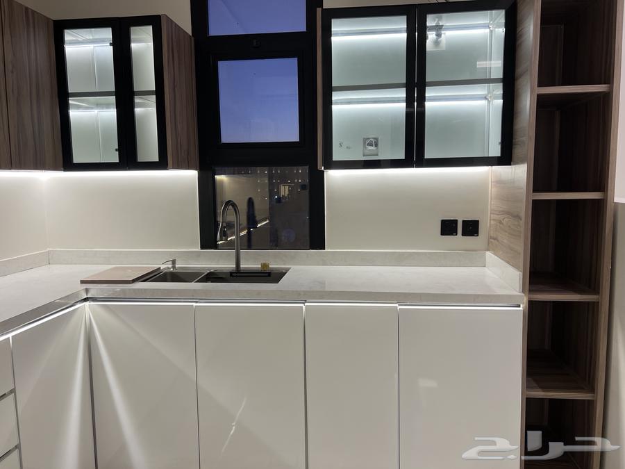 شقة 4 غرف في العارض 13