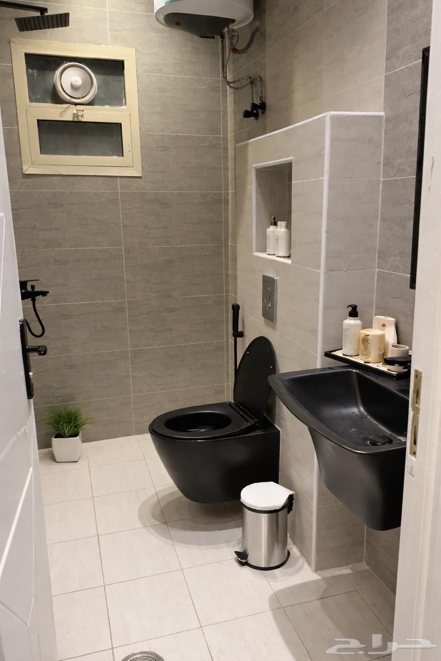 شقة 1 غرف في الملقا 4