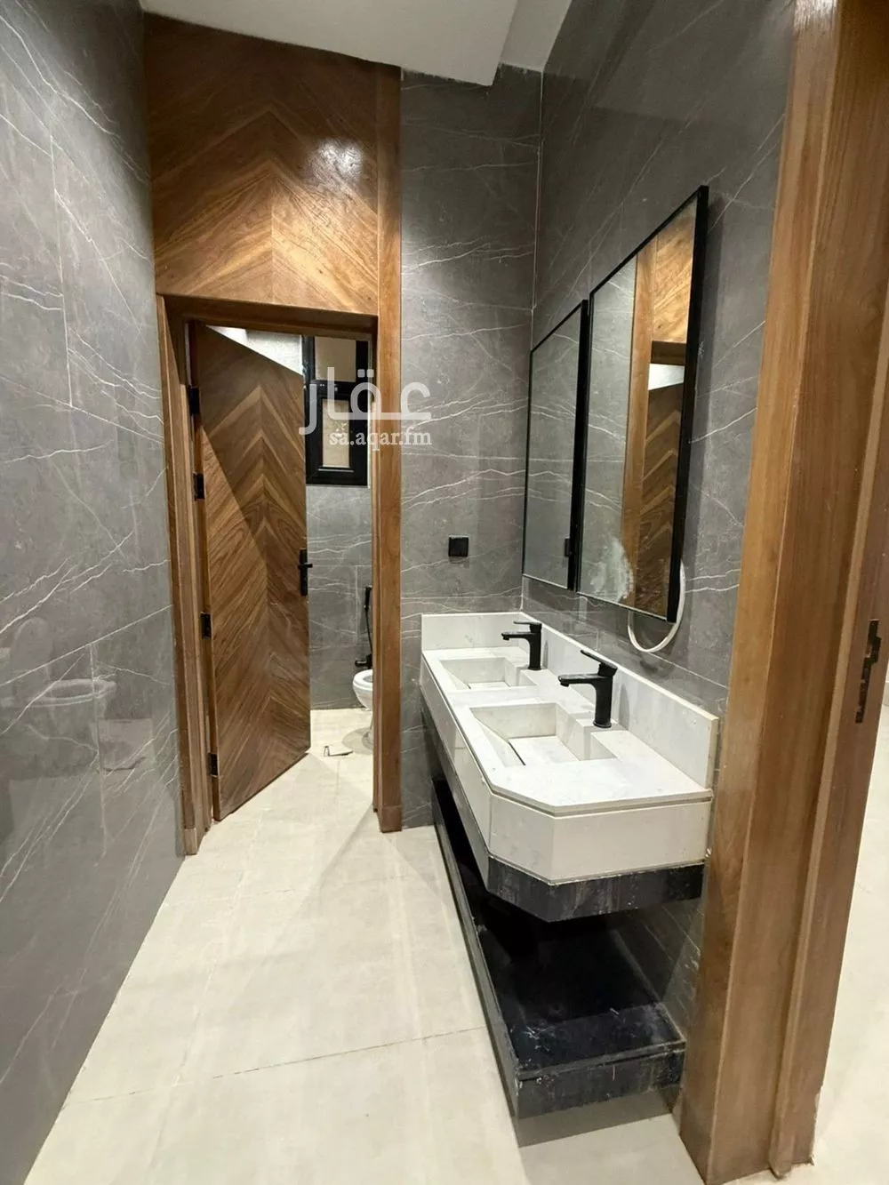 فيلا 7 غرف في عكاظ 10