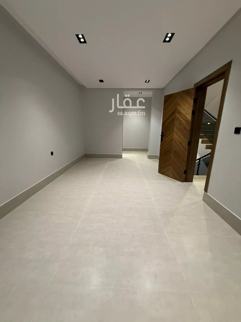 فيلا 7 غرف في عكاظ 19
