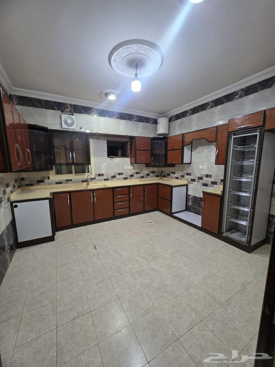 6 bedroom apartment in Al Manar 5