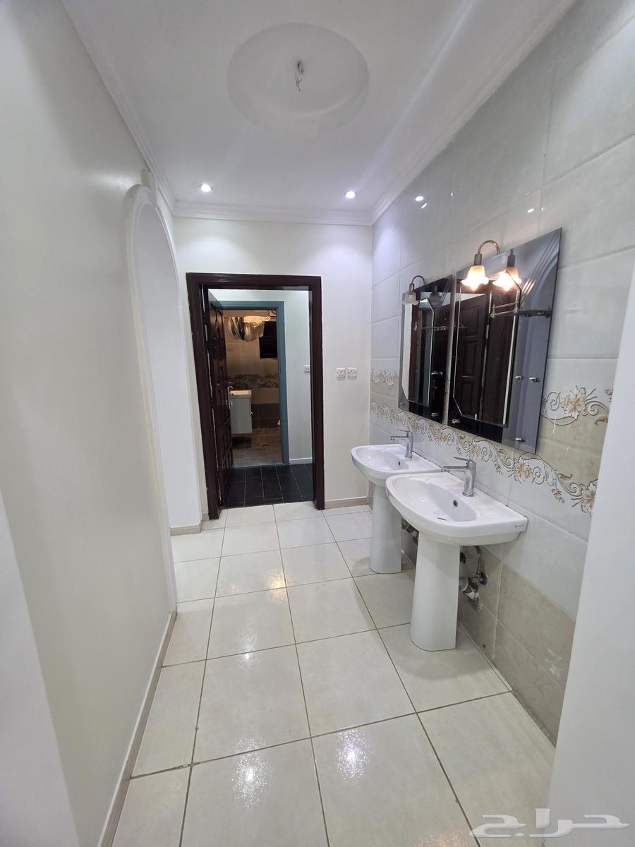 6 bedroom apartment in Al Manar 6