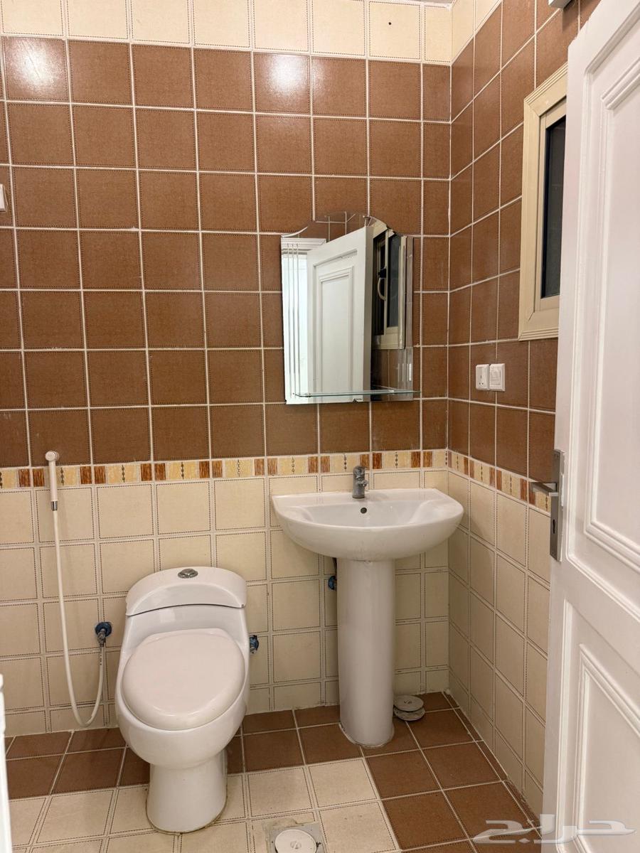 شقة 4 غرف في الريان 3