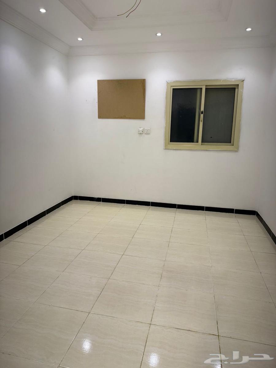 شقة 4 غرف في الريان 8