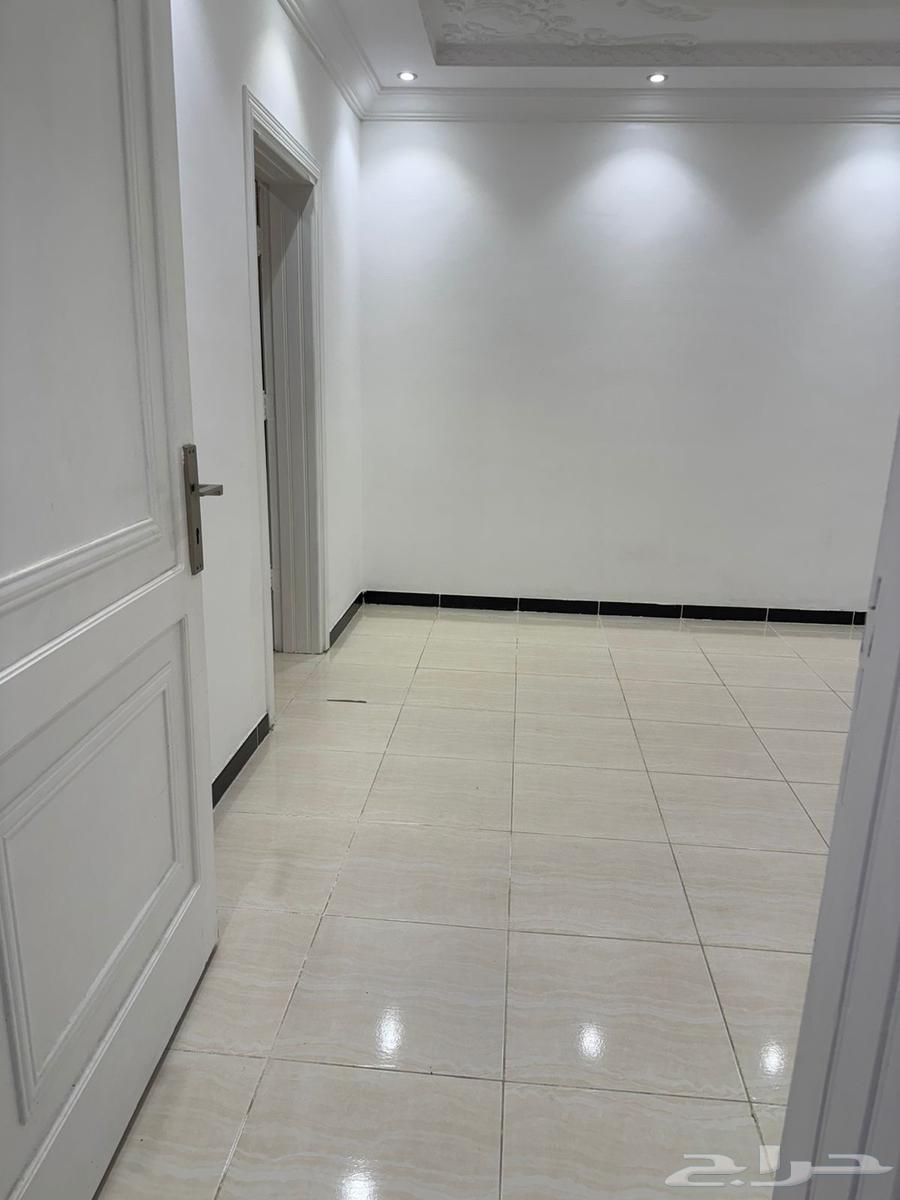 شقة 4 غرف في الريان 10