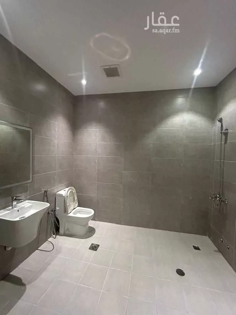 شقة 5 غرف في اللؤلؤ 2