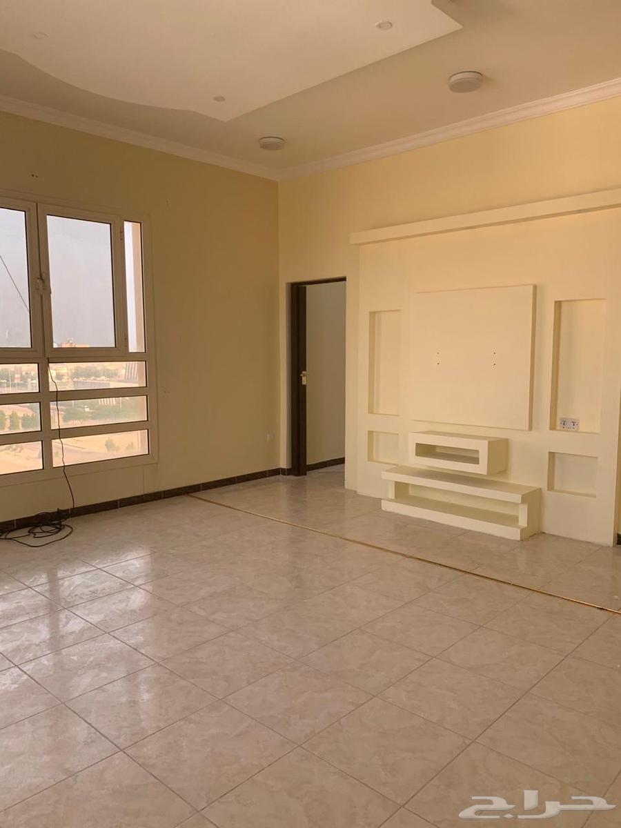 شقة 5 غرف في الحمرا 2