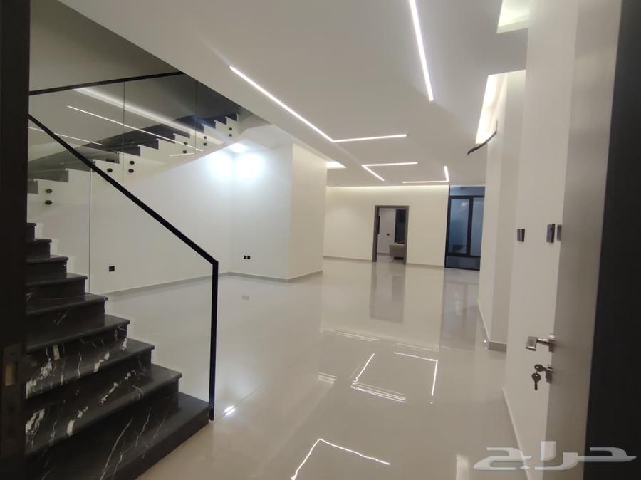 فيلا 9 غرف في السيف 2