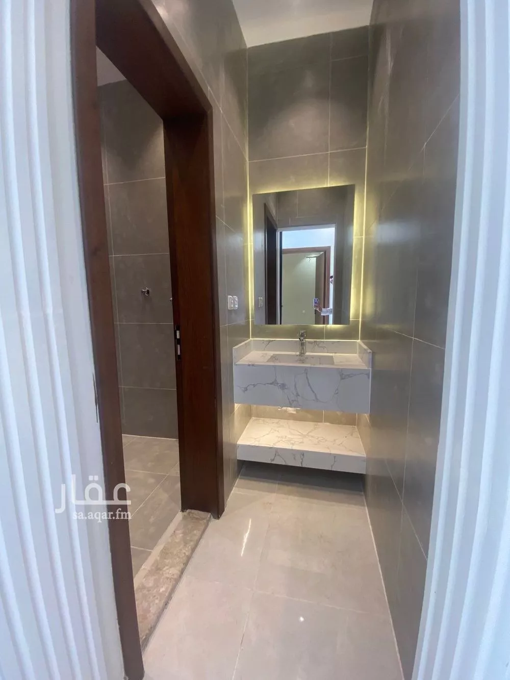 فيلا 8 غرف في الفلاح 9