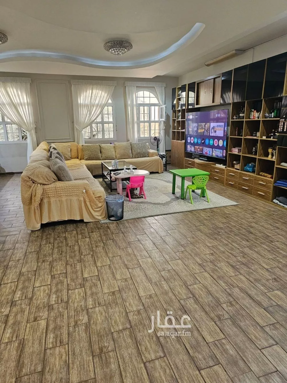 فيلا 6 غرف في الخليج 8