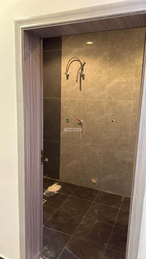 شقة 5 غرف في الريان 12