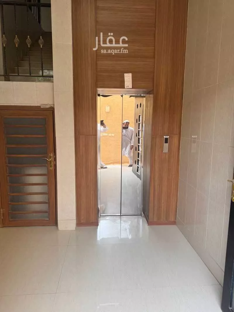 عمارة 625 م² في العقيق 10