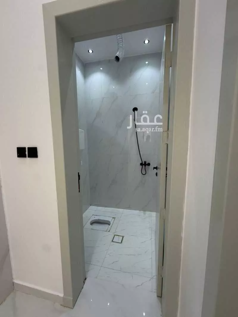 فيلا 5 غرف في النظيم 13