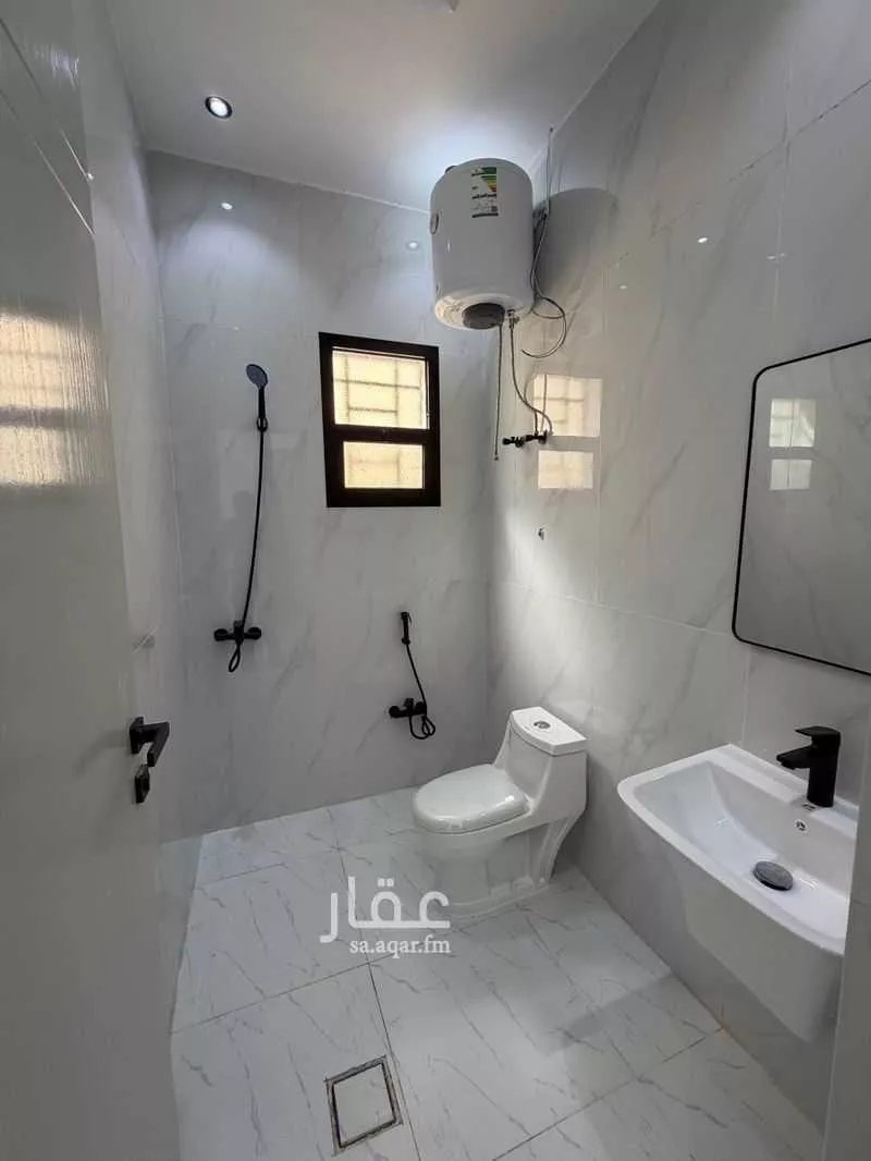 فيلا 5 غرف في النظيم 18