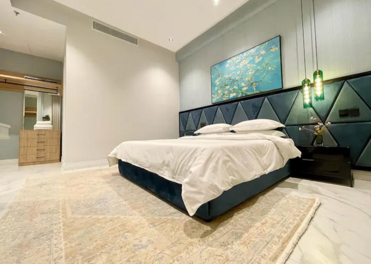 3 bedroom apartment in Al Malqa 8