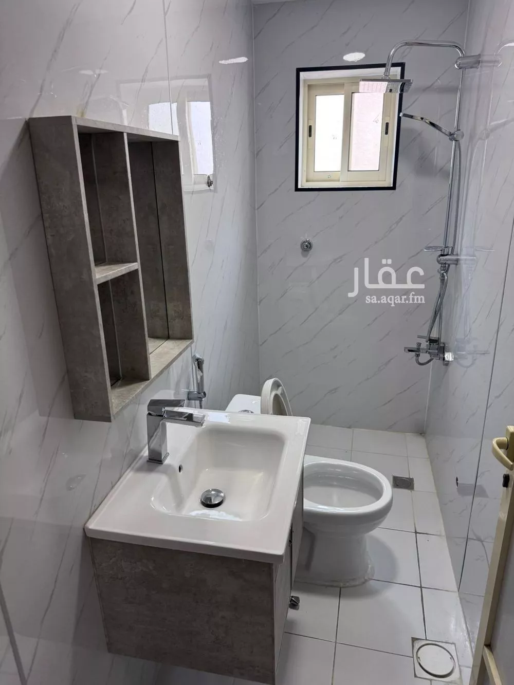 عمارة 900 م² في العقربية 15