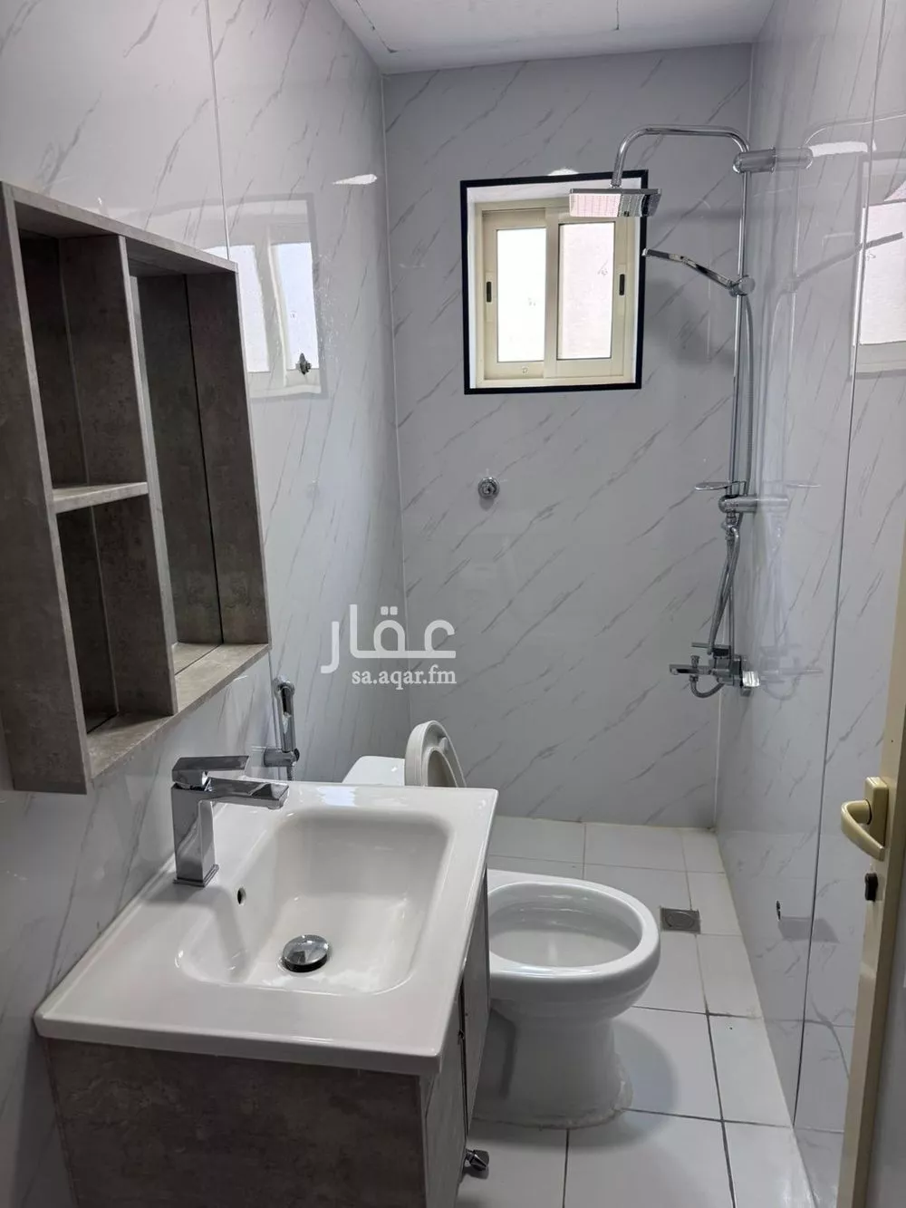 عمارة 900 م² في العقربية 17